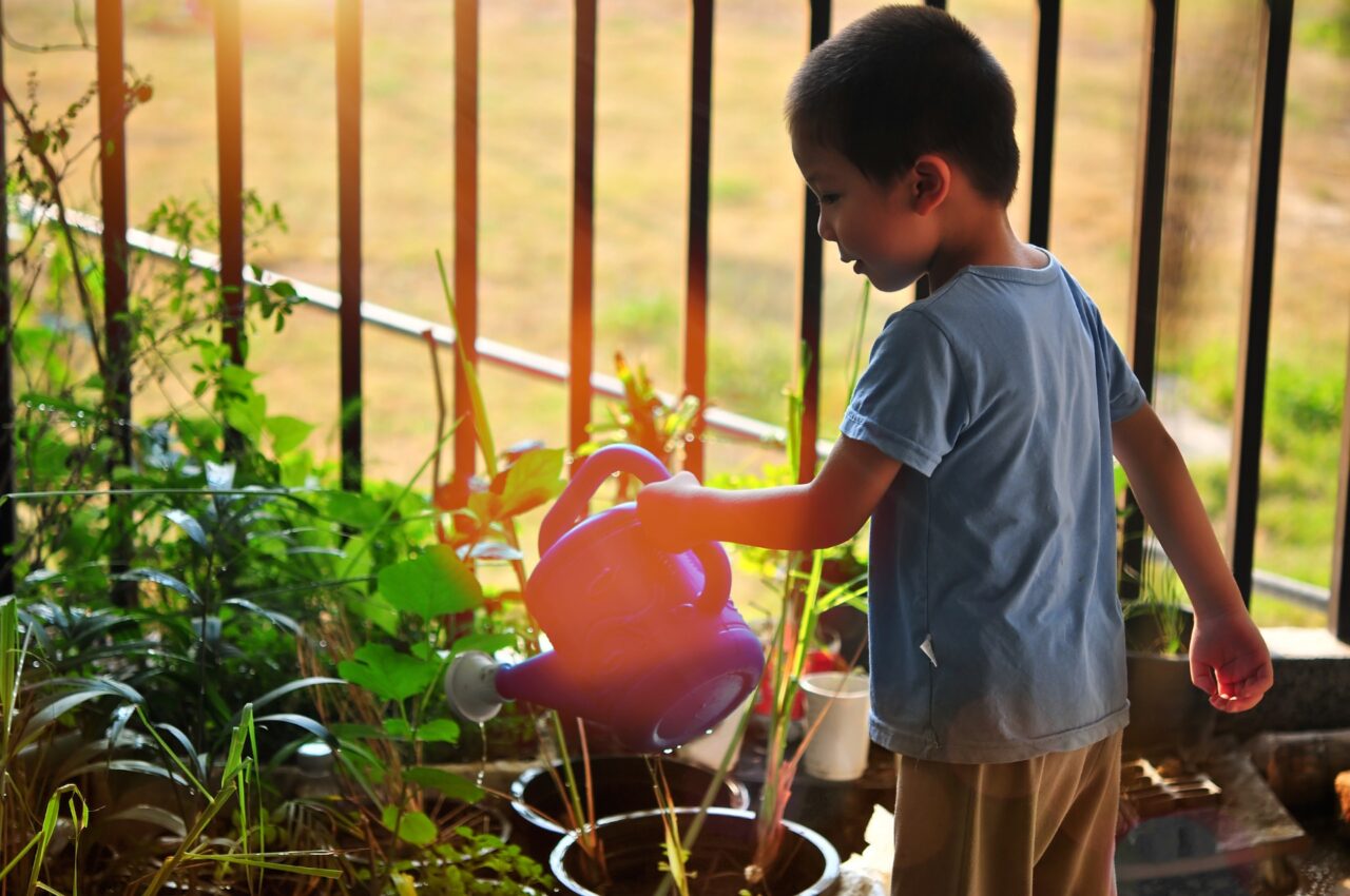 the-montessori-principle-of-hands-on-learning-for-young-children